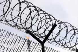 英国女囚犯们，狱中也可练瑜伽普拉提冥想，专业老师提供心灵疗法图片