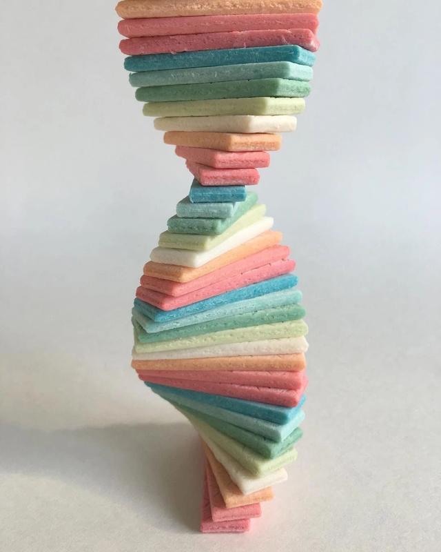 羽毛球变拖鞋，梵高滑滑板，这些脑洞大开的宝藏博主每天在干嘛？