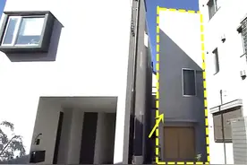 日本小夫妻住70㎡“旗杆房”，室内却一堵墙都没有？这能住？图片