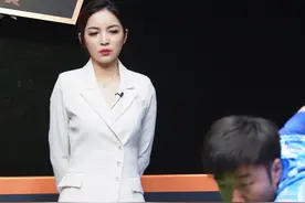 最美台球裁判王钟瑶火爆网络 执裁决金亮相综艺图片
