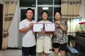 女儿考上了清华大学，浙江快递小哥激动哽咽图片