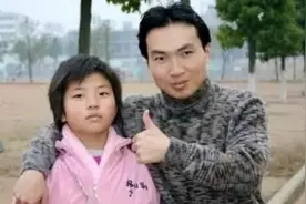 “感动中国”洪战辉，16年前带着妹妹去上学，如今怎样了？图片