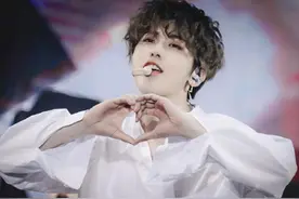 蔡徐坤、戚薇李承铉、李易峰等明星的小八卦图片