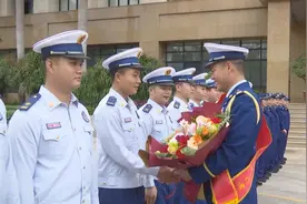 洋浦这位刀下救人的消防员，连获两项全国殊荣！图片