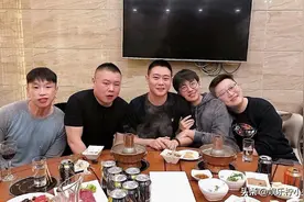 德云社烧饼生日，师兄弟集体放黑照，果然自己人黑起来下手才最狠图片