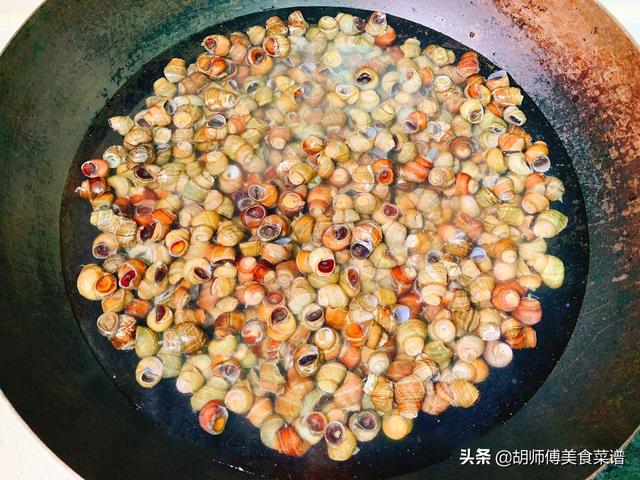 田螺洗完还是有沙？老渔民教你一妙招，田螺拼命吐沙，拦都拦不住
