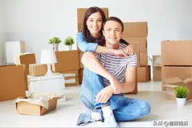 心理学：女人真正爱一个男人，会有这4种“表现”图片