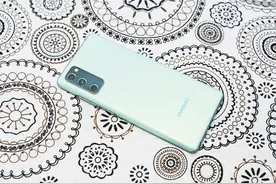 一款简单纯粹的副旗舰，看三星S20 FE的外观、性能与系统图片