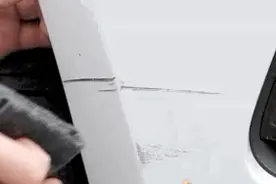 奥迪小划痕4S要1000块？亲手划伤奥迪Q5，3块钱给它修复图片