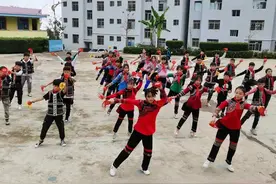 ​课间操跳“烟盒舞”？网友直呼：好看！想学图片