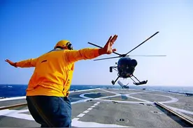 台军拿机龄逾40年的500MD反潜直升机操演，以示“宝刀未老”图片
