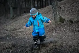 孩子小时候有这些“特征”，长大后多半会没出息，家长别不当回事图片