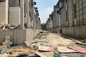 烂尾13年！污水淤积、垃圾遍地……这个问题，上海买房人要注意图片