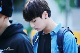 他被七家公司邀请出道，更是天生属于舞台，终在顶级男团大势图片