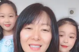 张恒晒与女儿近照，42岁仍美丽优雅，两个女儿像极妈妈图片