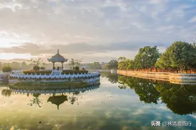 云南这座烟火古城，一碗米线才8元，冬暖夏凉，养老真的舒服图片
