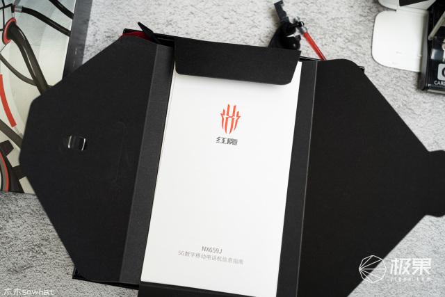 红魔5G暴走开黑，144Hz刷新率爽飞！除了打游戏它还有狠招～