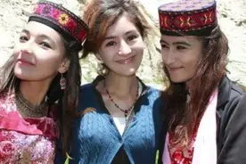 金发碧眼美女，张口就是大碴子味东北话：“俄罗斯族”了解一下？图片