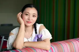 “中国第一狼女”李微漪：十年前卖房救狼，十年后与狼再次相逢图片