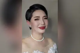 6岁孙女为环卫工奶奶预约变身公主 奶奶照完镜子哭了图片