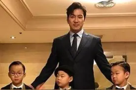 宋民国怕是“逆袭般”长大？身高最矮的他站中间，颜值却是最高的图片