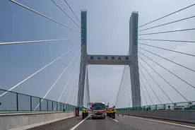 微山湖两岸实现10分钟快速互通图片