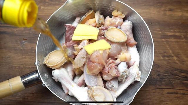 瑶柱花胶煲鸡脚汤 花胶瑶柱炖鸡脚