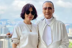 谢贤和刘嘉玲同框亲密搂肩，两人曾传绯闻？真相让人哭笑不得图片
