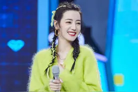 建议皮肤黄的女性，少穿黑白灰！多穿这5种“颜色”，很显气质图片