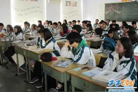 高中时期，老师“最不待见”的4类女生，成绩好也不被喜欢图片