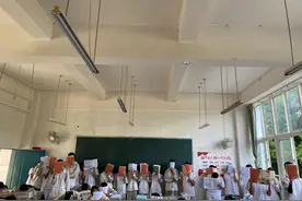 学生对老师无声地反抗，既生气又可笑图片