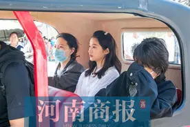 快看！关晓彤今天来郑州电影小镇拍主题MV啦！现场图都美爆了图片