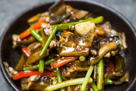 黄鳝不管啥做法，这两个步骤不能少，很多人不懂，难怪有股土腥味图片