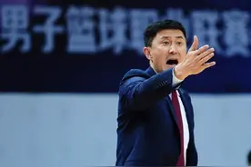 CBA：杜锋捞到内线大鱼，秦晓雯逼着老将降薪，山东4人罢训图片