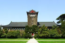 有一种“招生宣传”叫南京大学，女大学生穿露脐装，标语惹人遐想图片