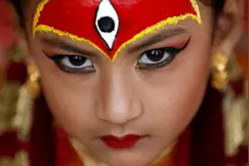 尼泊尔“活女神”凄惨晚年：被废后无人敢娶，且丧失生活能力图片