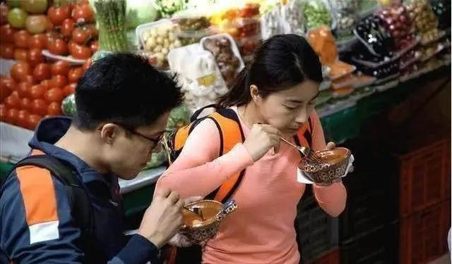 霍启刚和郭晶晶入住1.6亿豪宅，却“舍不得”给孩子花钱