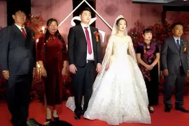屡次与“伯乐”反目、如今对簿公堂，儿媳又借他成名，朱之文冤吗图片