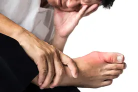 体内尿酸过高，不能吃肉蛋奶了？提醒：这3种食物才是“大忌”图片