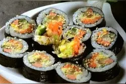 大米和糯米做的紫菜包饭，筋道又软糯，甜咸交错，开胃又好吃图片