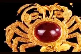 美女拿房子换一螃蟹，后房子涨了700万来鉴宝，专家：螃蟹也疯狂图片