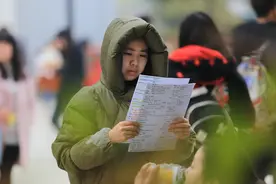 公务员午休时间居然有三个半小时？吃饭、睡觉、洗澡一气呵成图片