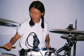 摇滚女鼓手曝父亲操作自己大学成绩并安排工作？前同事：不知家世只知较散漫，曾被记旷工图片