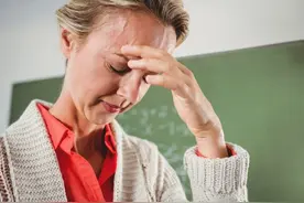 小学生“奇葩”纸条，老师看了都脸红：现在孩子太早熟图片