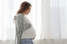 胎宝宝在肚子里一抖一抖的，是怎么回事？图片