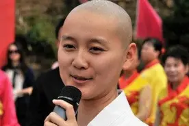 985女学生，看破红尘出家为尼，因高颜走红网络图片