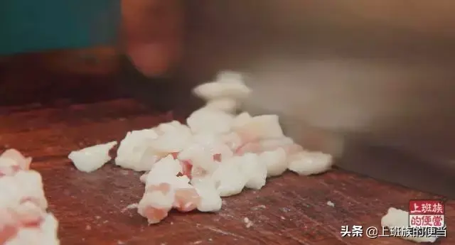 虾别再水煮了，只需1点技巧，口感弹牙喷喷香，一上桌就被吃光