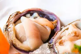 两道海鲜美味：油爆天鹅蛋+干锅鸡焖蛤，味道鲜美，食材价格不贵图片