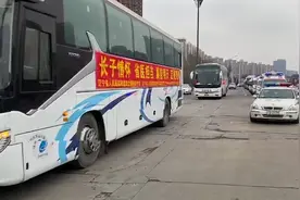 今晚，辽宁接手雷神山医院病区！与风雪抢时间！辽宁再派200多名白衣战士紧急飞赴襄阳图片