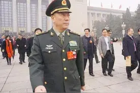 解放军各级军官，最高的服役年龄是多大？图片